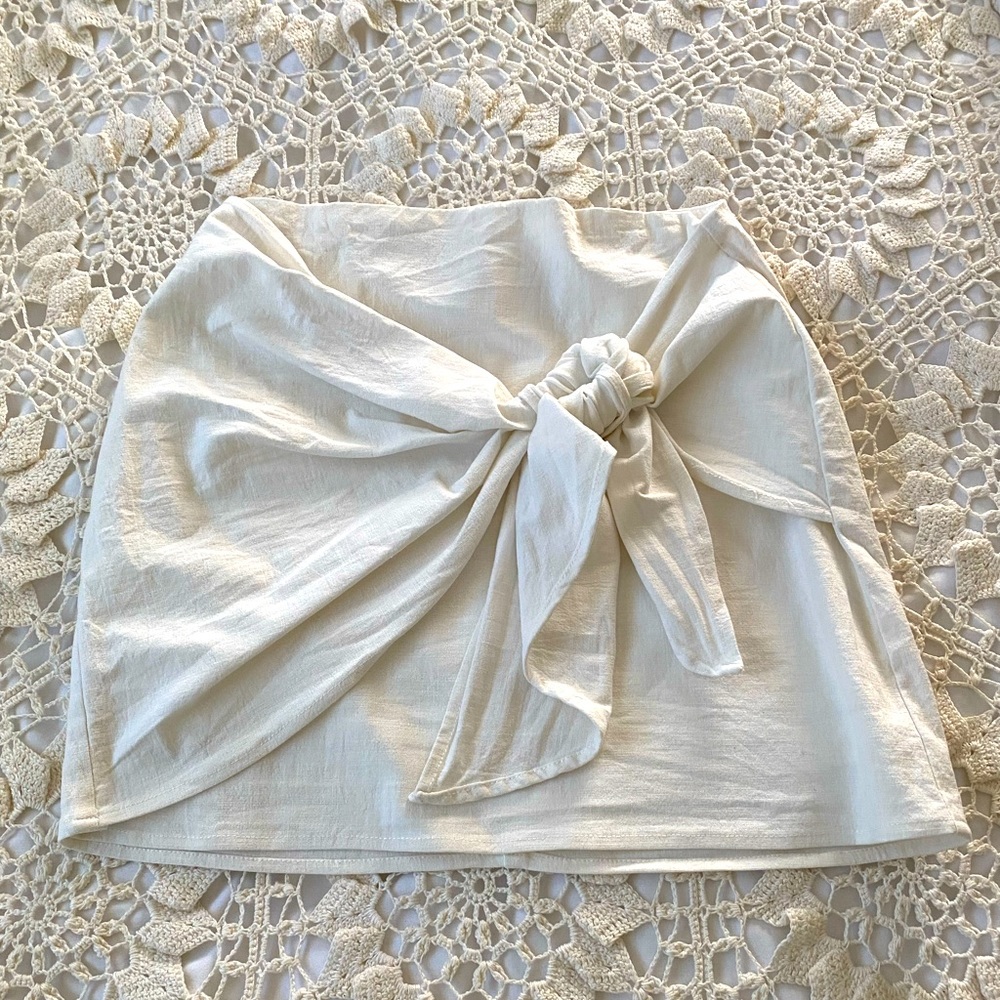 White wrap skirt with a tie detail
